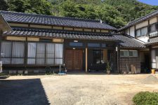 玄関前